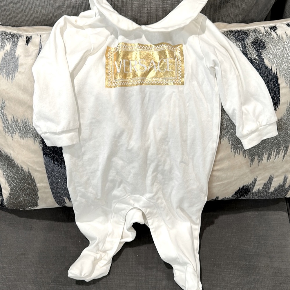 As brand new condition, Versace baby suit. 6 months.